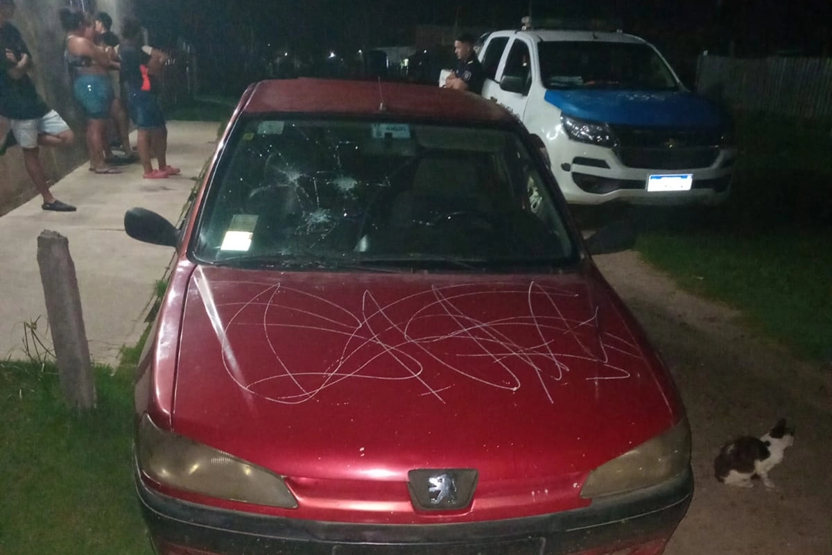 El automovil atacado por la mujer.