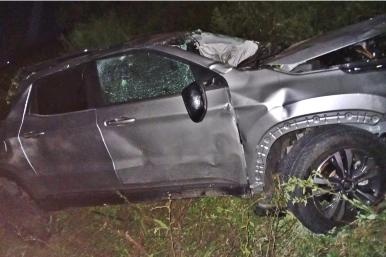 Una camioneta se precipit&oacute; al vac&iacute;o en uno de los ingresos a Concordia