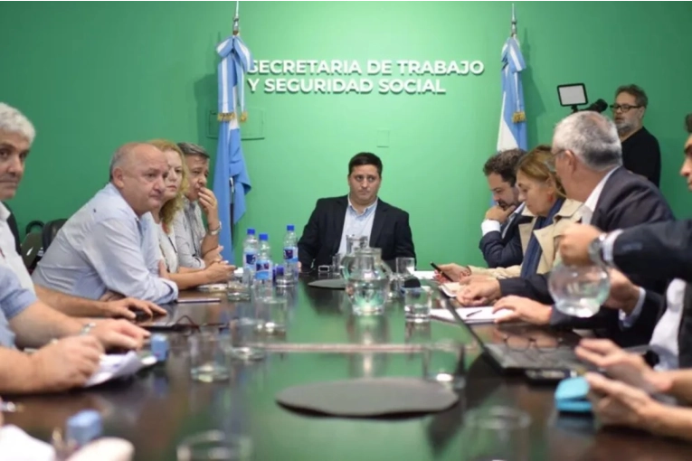 El gobierno y los gremios docentes se reunir&aacute;n en audiencia de conciliaci&oacute;n este lunes