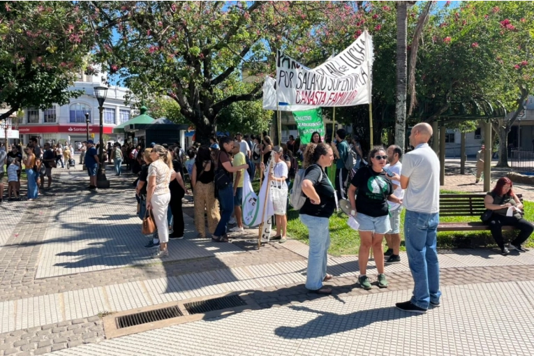 En Concordia tambi&eacute;n hubo marcha y movilizaci&oacute;n docente en el d&iacute;a de paro