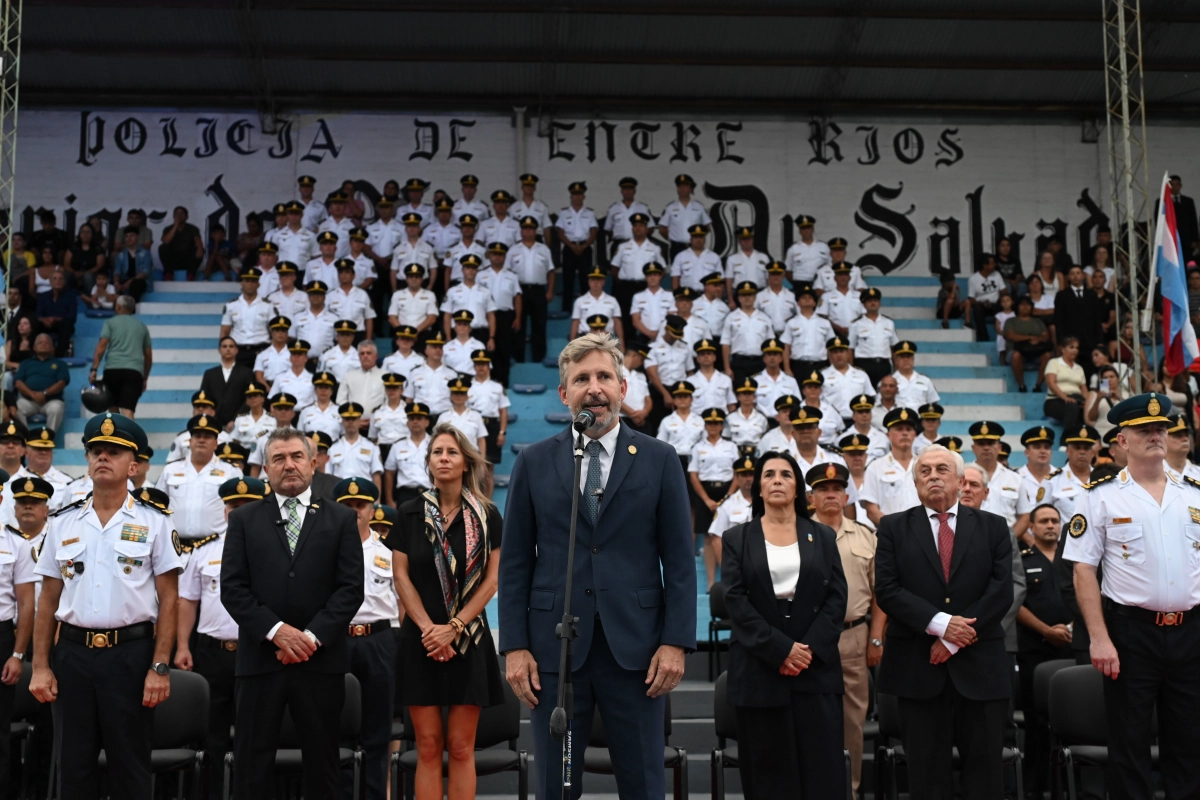 Frigerio presidi&oacute; el acto en Paran&aacute;.