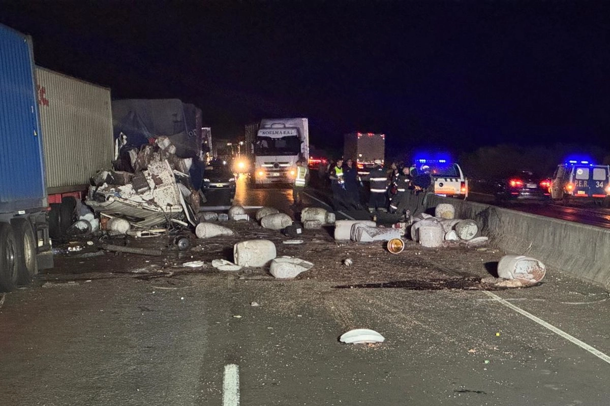 Un total de cuatro camiones se vieron involucrados