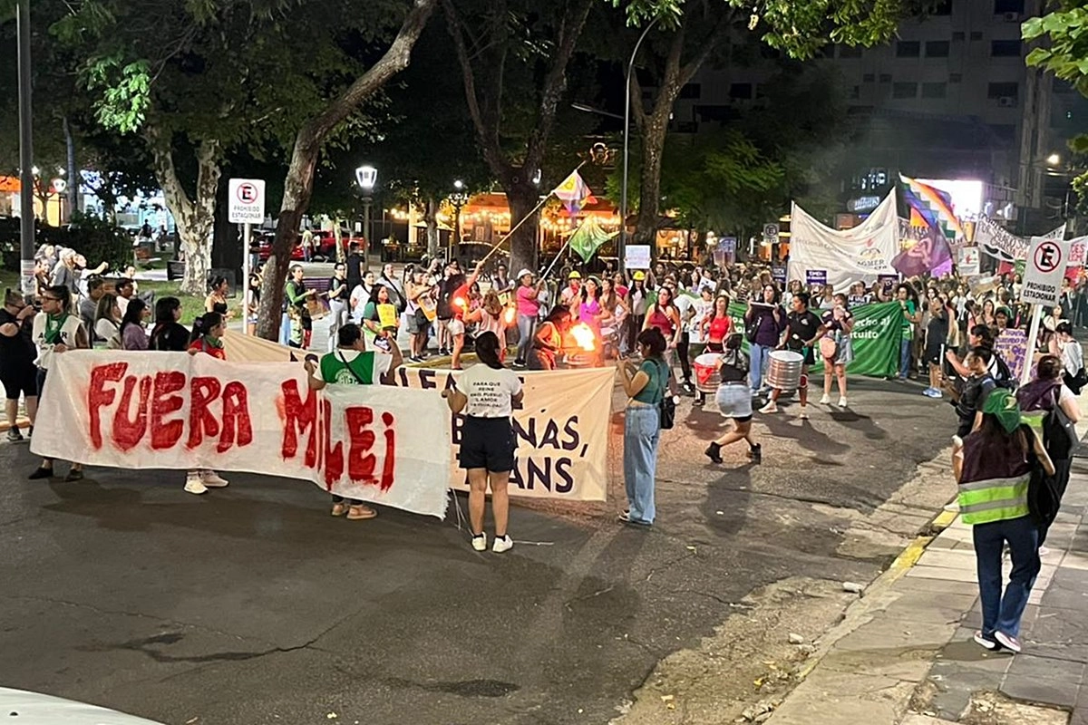 La marcha cort&oacute; el tr&aacute;nsito en calle Urquiza y otras arterias c&eacute;ntricas.