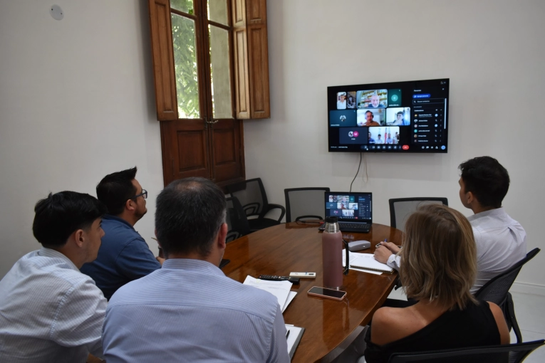 El municipio de Col&oacute;n se reuni&oacute; con abogados ambientalistas por el proyecto HIF