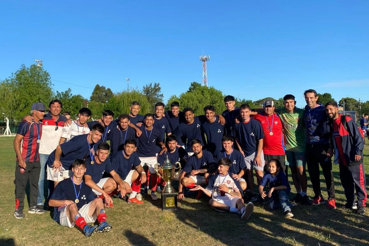 San Lorenzo de Villa Adela, campe&oacute;n 2025 del f&uacute;tbol concordiense.