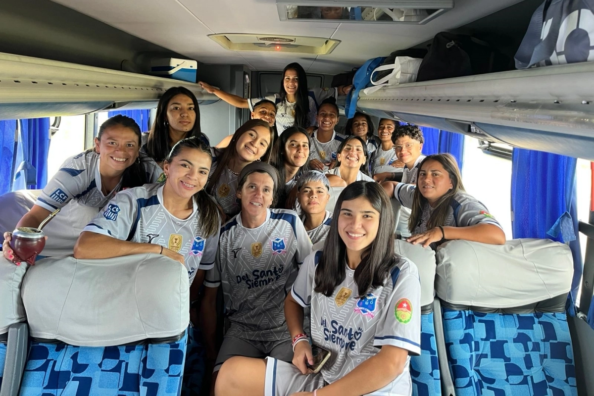 Las chicas de Santa Mar&iacute;a camino a Santa Fe.