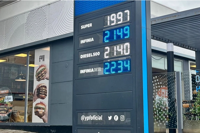 La nafta s&uacute;per de YPF qued&oacute; a solo 3 centavos de los $2.000 en Concordia