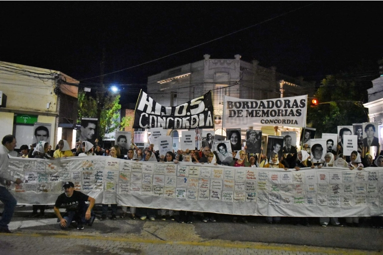 La plaza Urquiza de Concordia concentr&oacute; el reclamo por Memoria, Verdad y Justicia