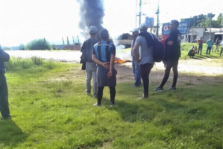Trabajadores de una firma citr&iacute;cola protestaron en uno de los accesos a Concordia