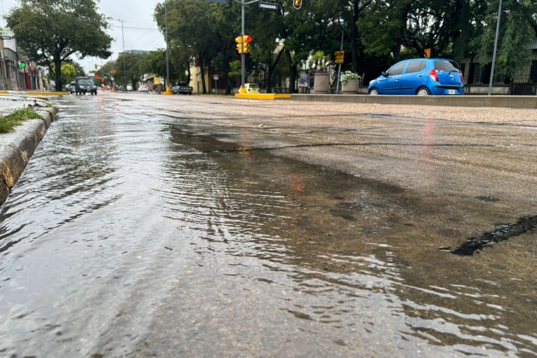 El temporal dej&oacute; caminos cortados y varias familias entrerrianas afectadas