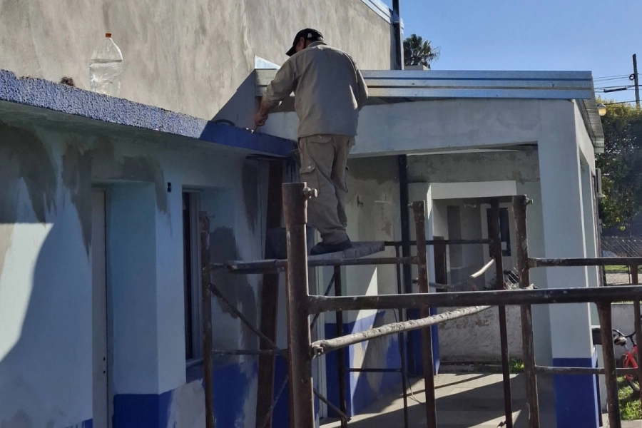 Trabajos de pinturas a cargo de personal municipal