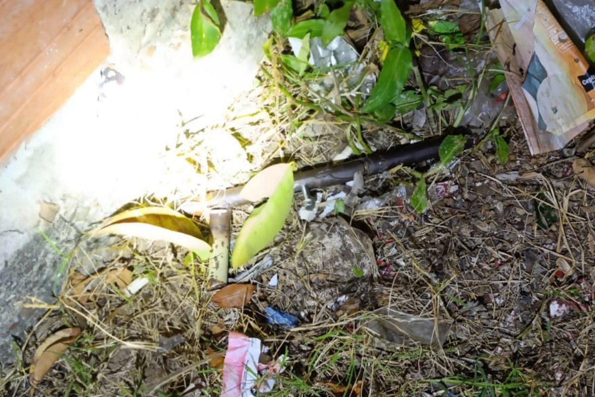 El arma habr&iacute;a sido descartada al notar la presencia policial.