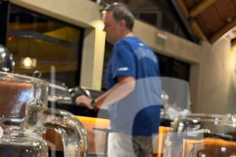 Afirman que Adorni tambi&eacute;n se hosped&oacute; en un exclusivo "All Inclusive" entrerriano