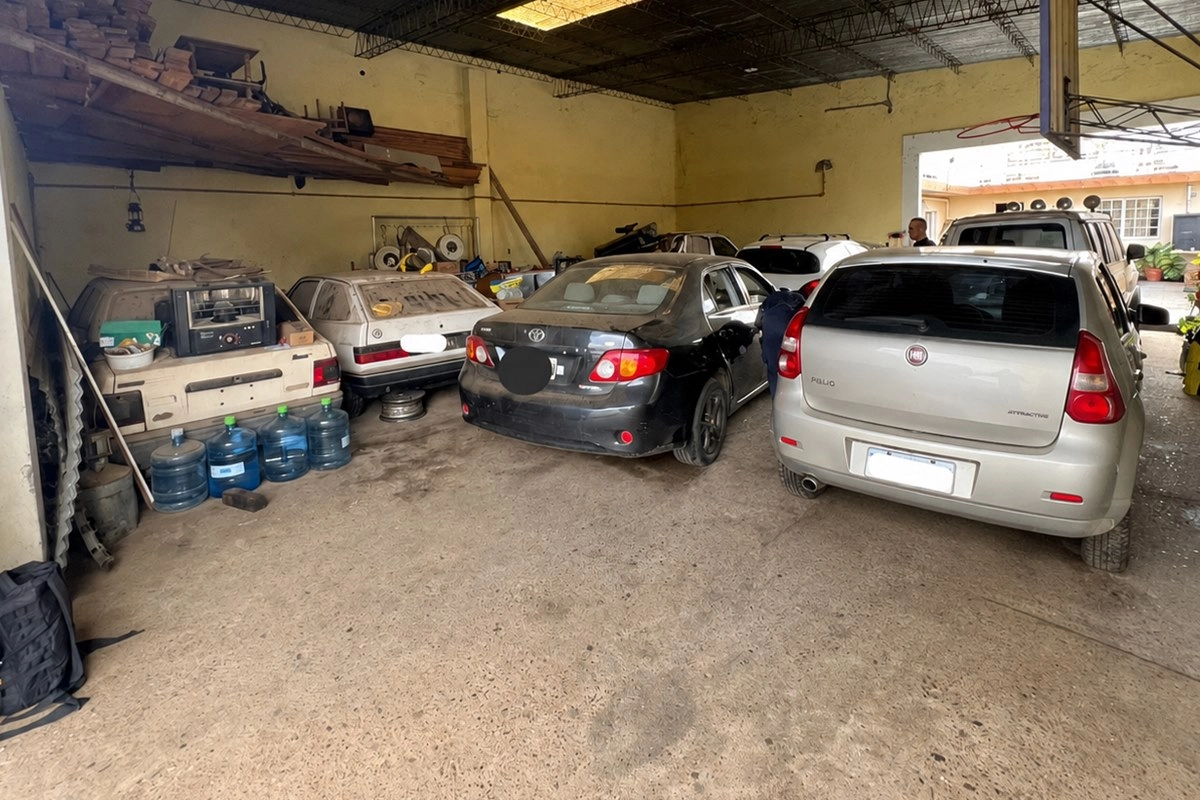 El autom robado estaba en un garage de calle Medina