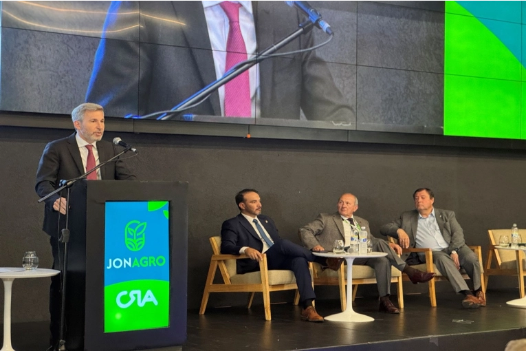 Frigerio impulsa un nuevo pacto fiscal para eliminar las retenciones y otros impuestos al agro