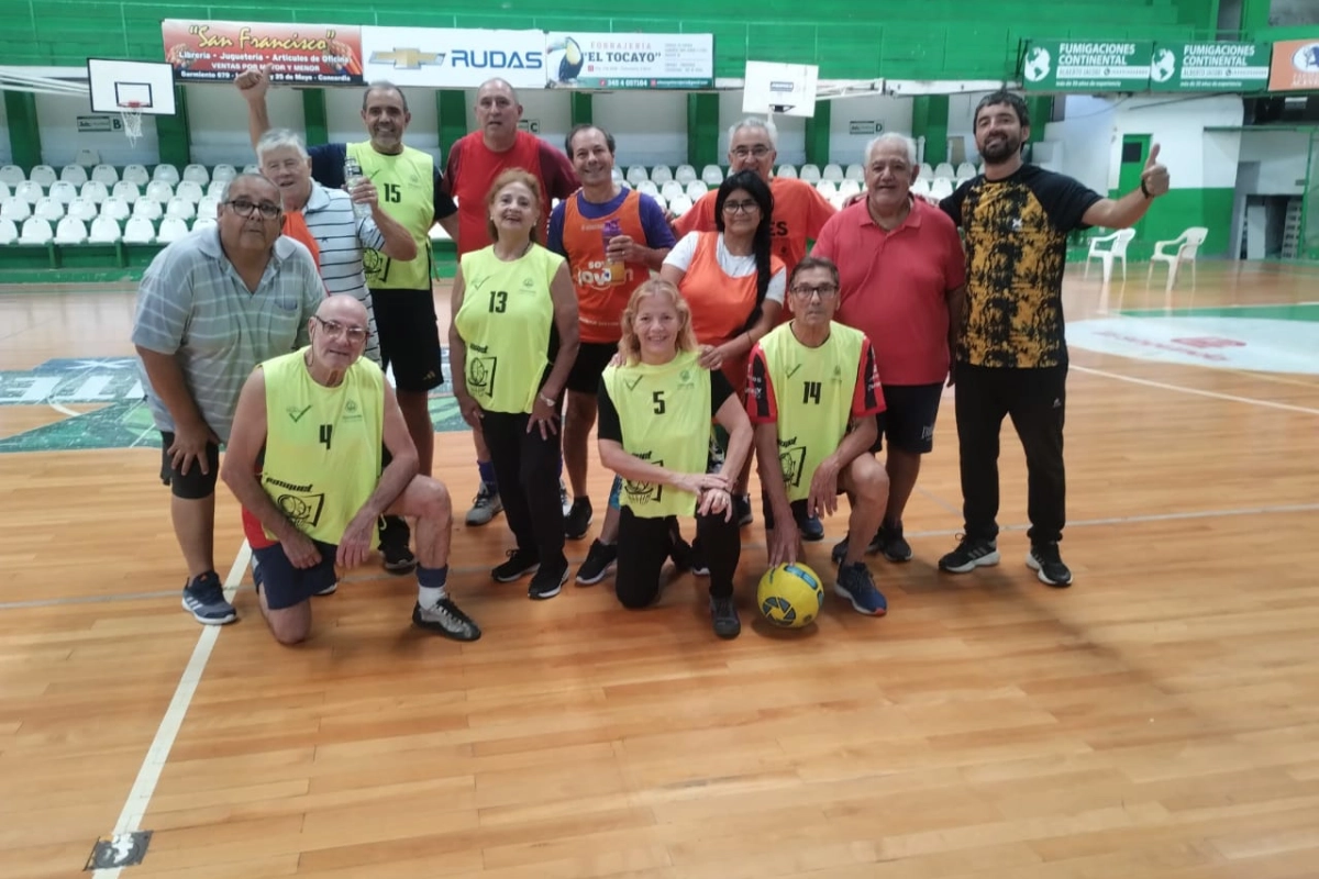 Archivo: F&uacute;tbol Caminando