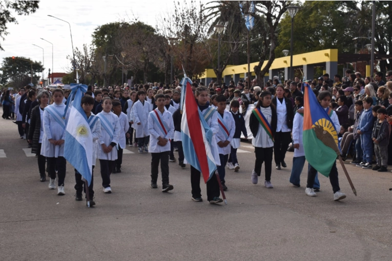 Chajarí celebró su aniversario con un desfile de más de cien instituciones