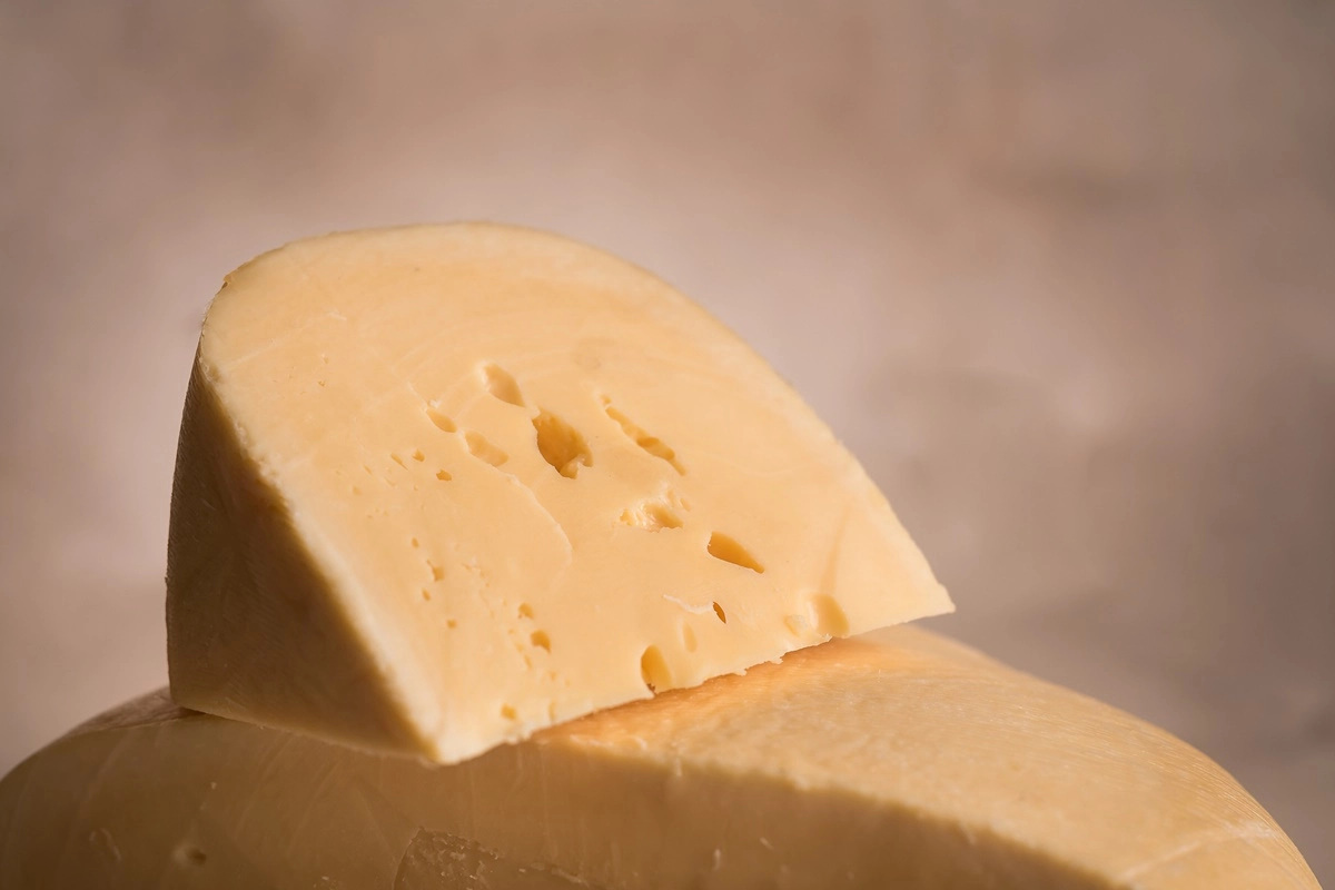 El queso involucrado se encontraba identificado como pategr&aacute;s argentino bajo la marca comercial 2L.