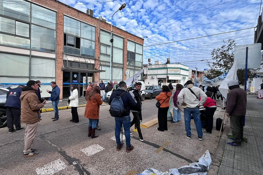 La maanifestaci&oacute;n frente a las oficinas del PAMI Concordia