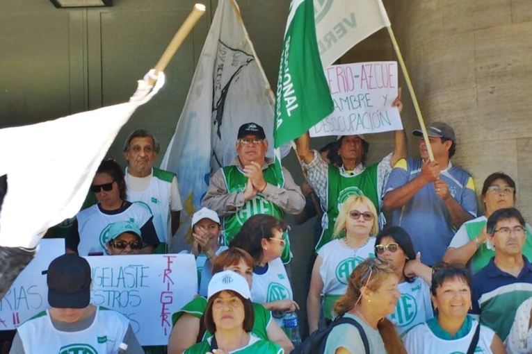 Por los despidos ATE exige una reuni&oacute;n con Azcu&eacute; y se declar&oacute; en estado de alerta