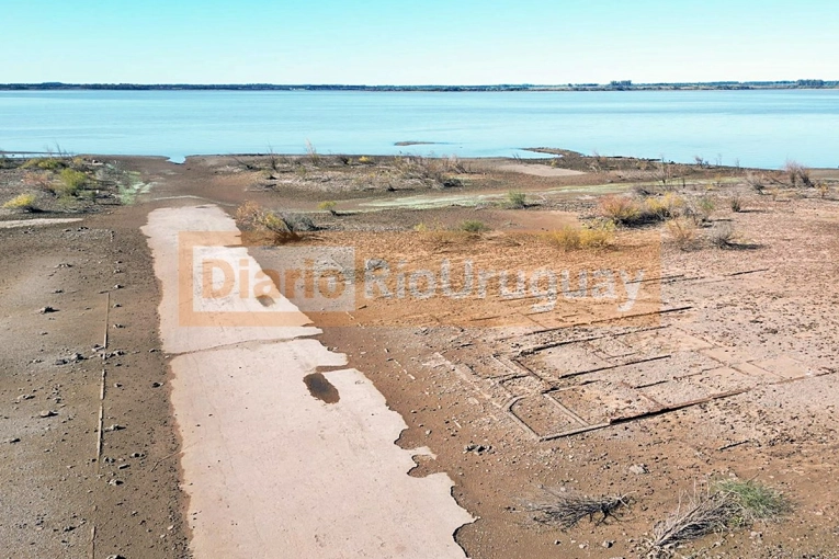La bajante del lago de Salto Grande dejó al descubierto parte de la antigua Federación