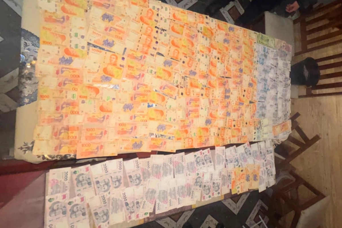La polic&iacute;a secuestr&oacute; drogas, dinero y celulares.