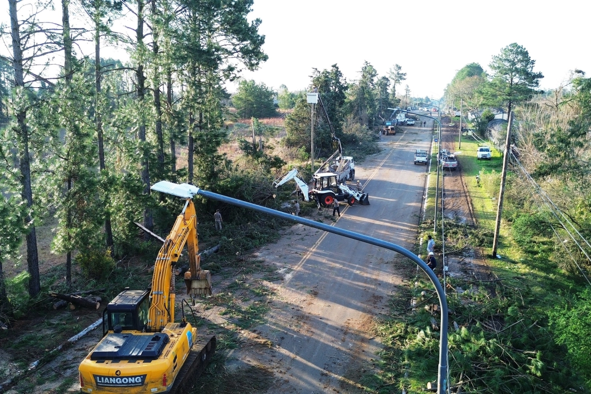Contin&uacute;an los trabajos de despeje y asistencia sobre la avenida Monse&ntilde;or Rosch.