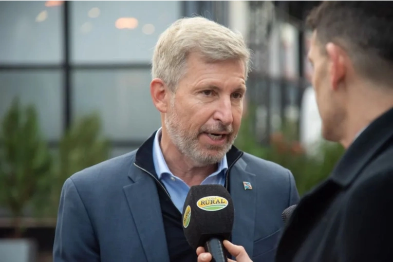 Frigerio volvió a reclamar la eliminación de las retenciones y defendió al campo
