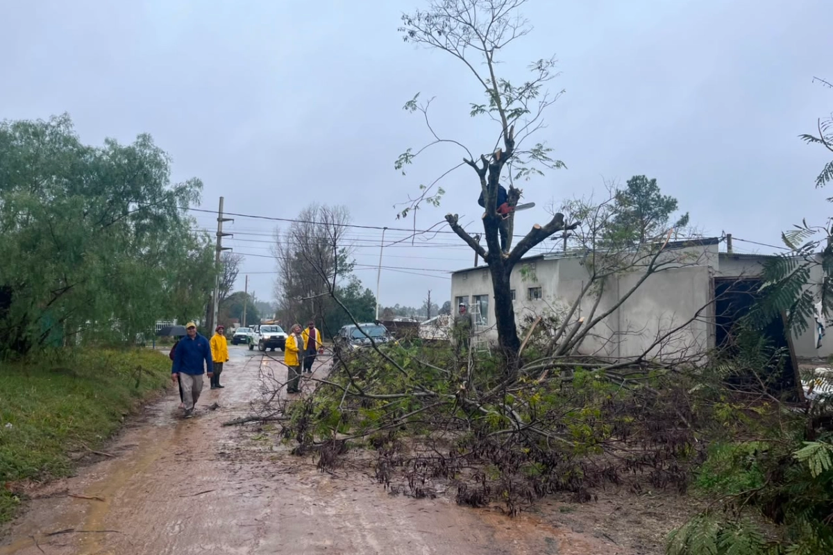 El operativo de emergencia contin&uacute;a en los barrios m&aacute;s afectados.
