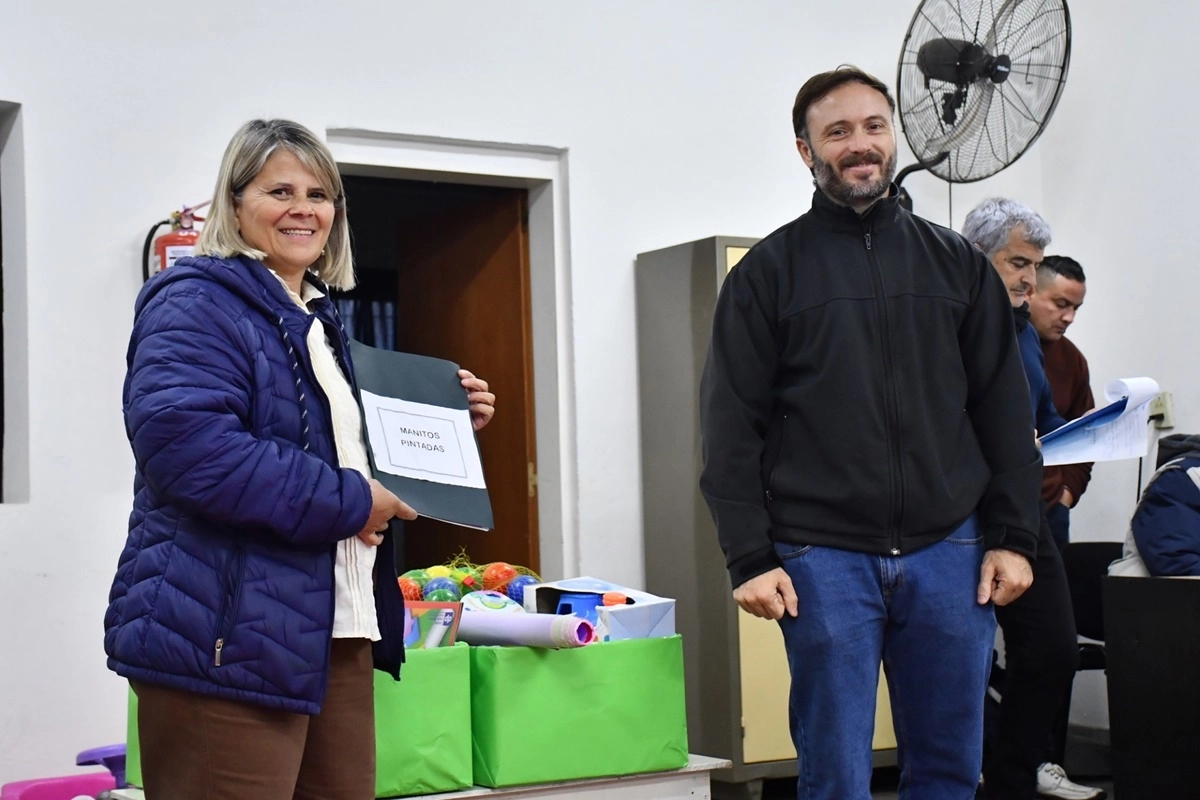 Adem&aacute;s, se realiz&oacute; la entrega de materiales y elementos did&aacute;cticos.