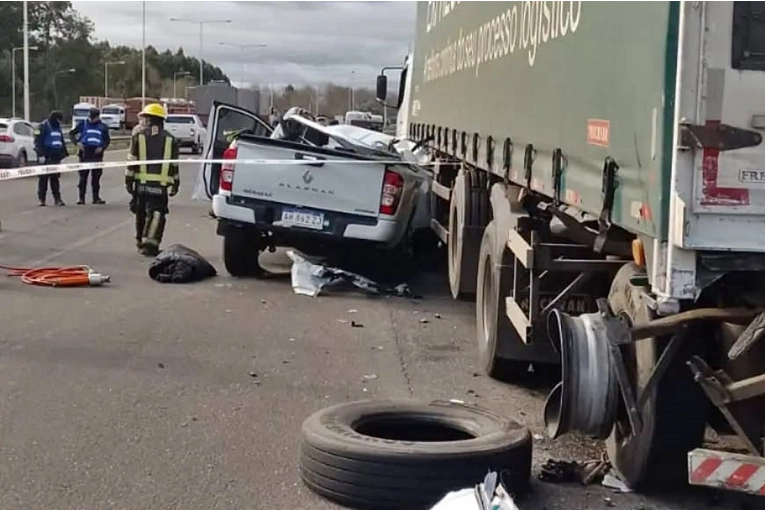 VIDEO: Una c&aacute;mara capt&oacute; el choque fatal de una camioneta al sur de Concordia