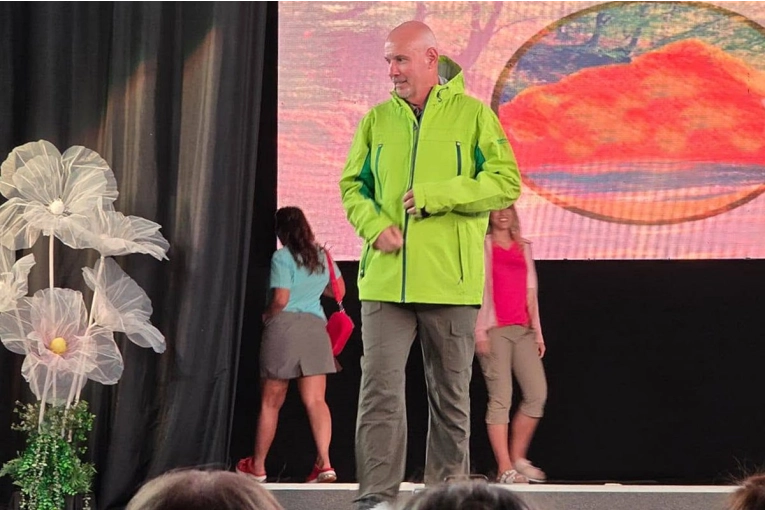 El acusado del femicidio en Espa&ntilde;a particip&oacute; de un desfile en Concordia a fines del 2025