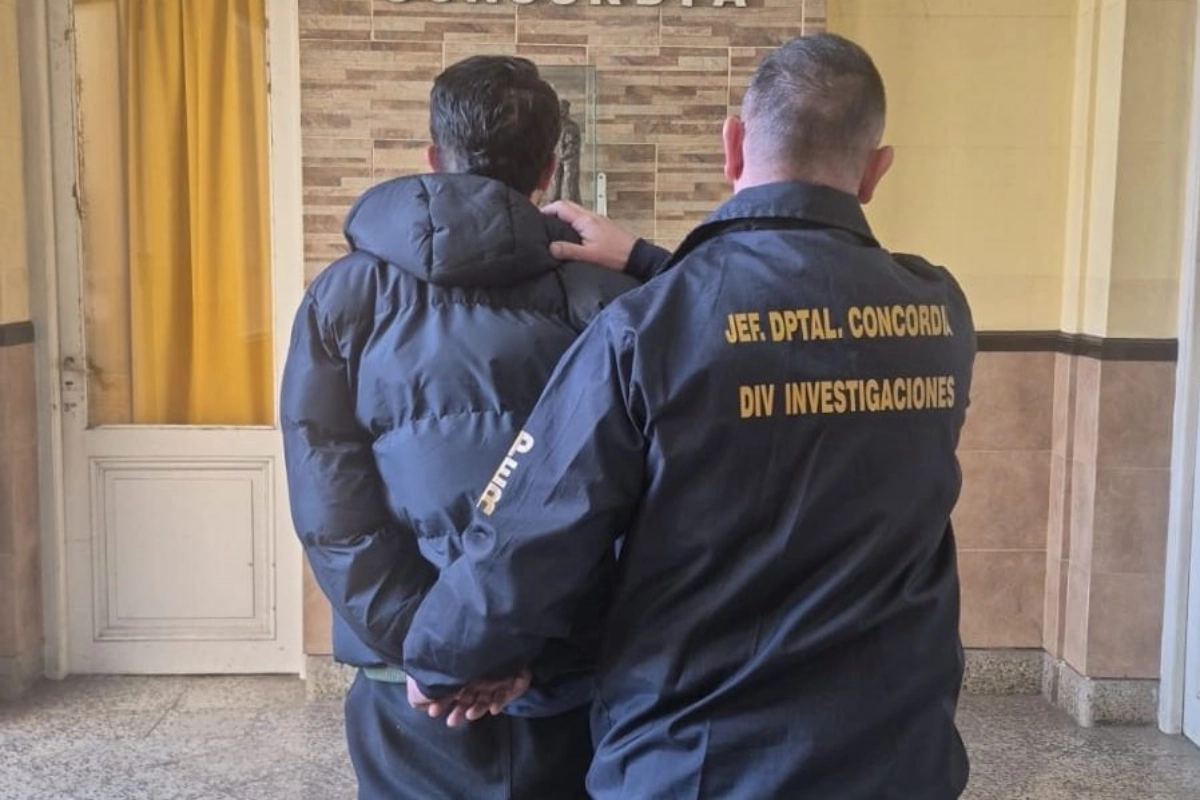 El hombre fue detenido en una estaci&oacute;n de servicio.