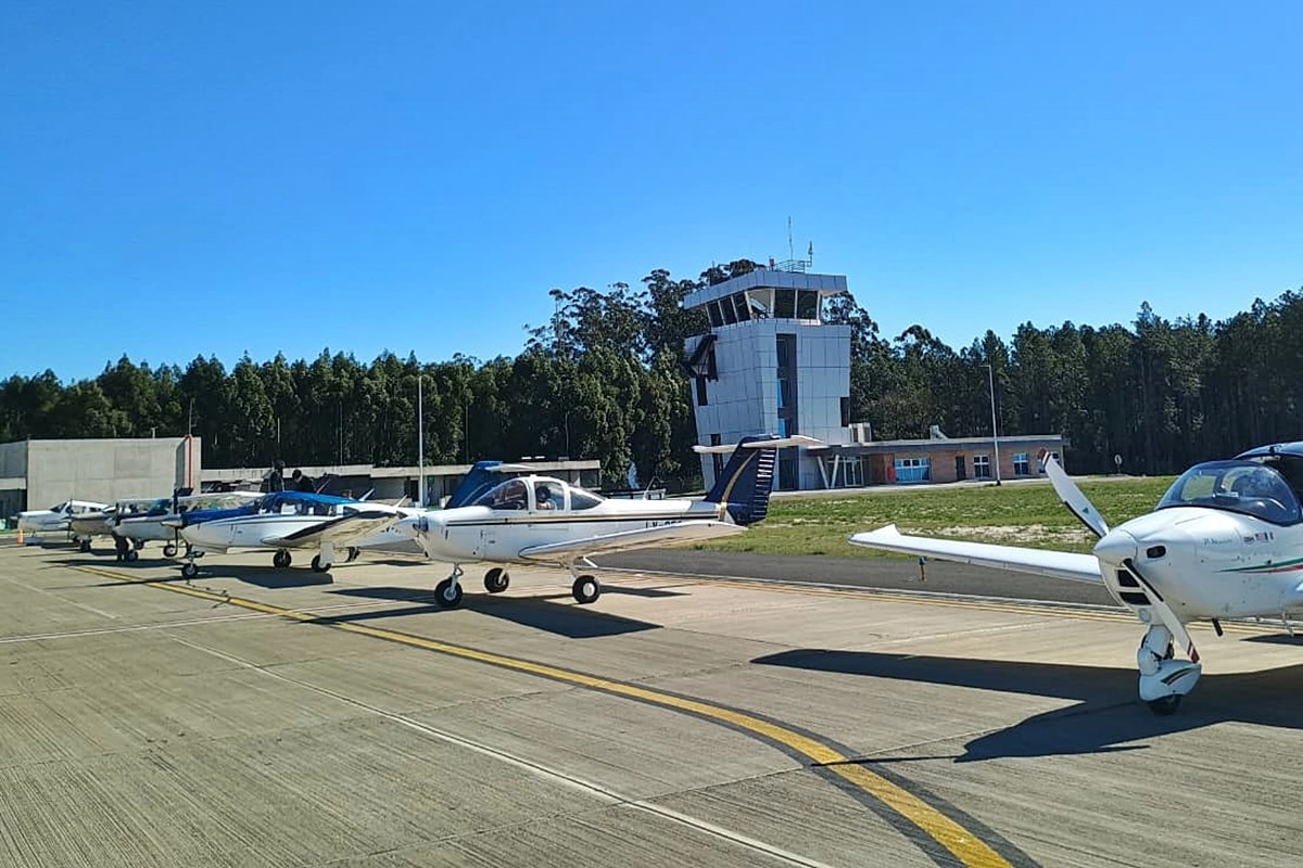 M&aacute;s de una decena de aviones aterrizaron en el aeropuerto local.