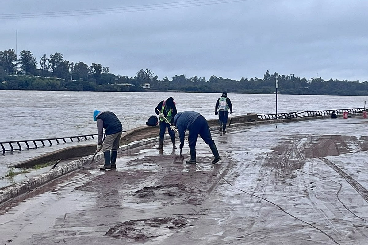 Las cuadrillas de trabajadores en la ma&ntilde;ana de este jueves.