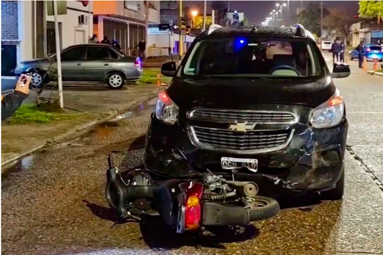 Un motociclista muri&oacute; tras chocar con un auto en San Lorenzo