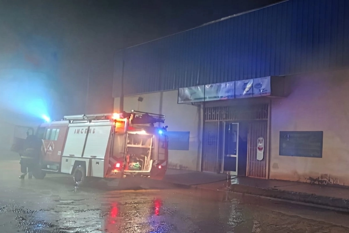 Trabajaron dotaciones de bomberos de General Campos y de San Salvador.