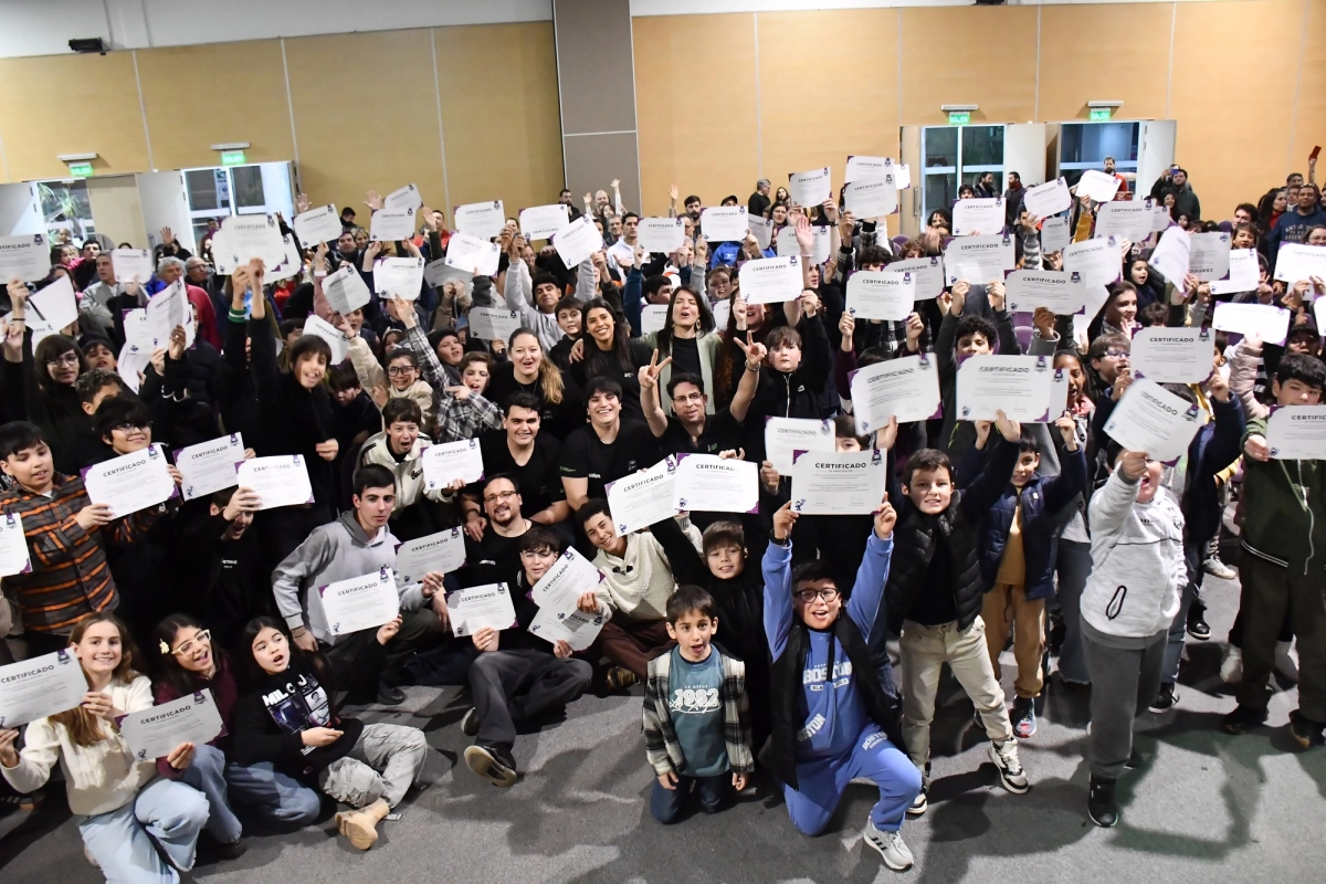 El acto reuni&oacute; alrededor de 400 personas.