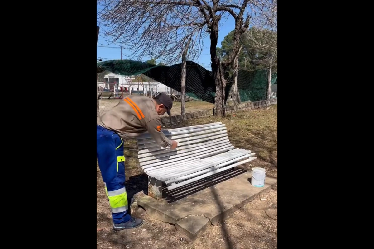 Gesto solidario del vecino en Villa Adela.