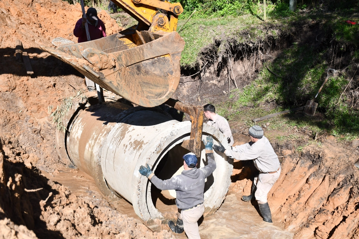 Contin&uacute;an las obras sobre calle 6 de caballer&iacute;a.