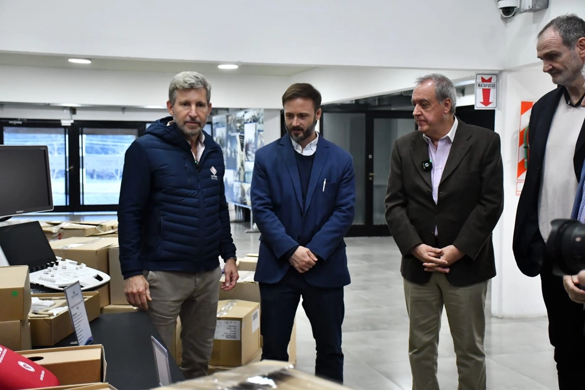 Durante la visita el gobernador supervis&oacute; las obras de limpieza y saneamiento del arroyo Manzores.
