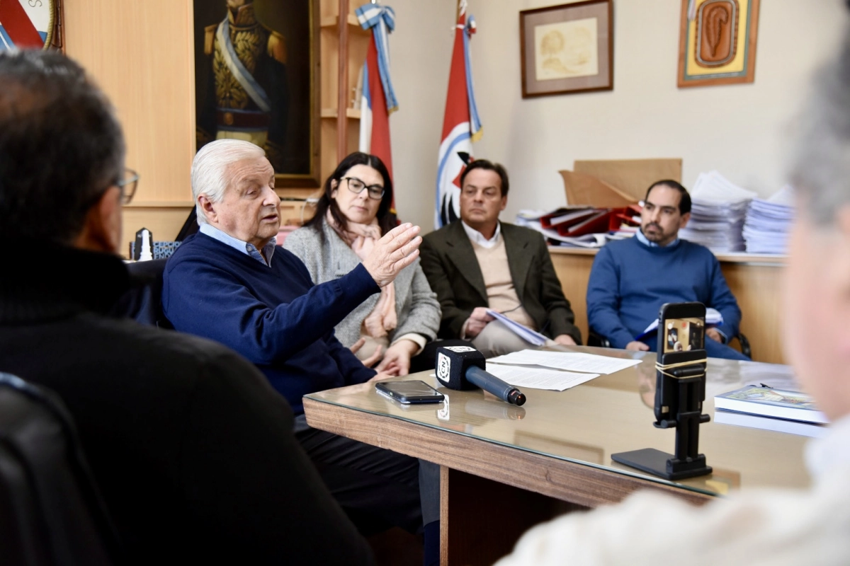 Lauritto brind&oacute; una conferencia de prensa.