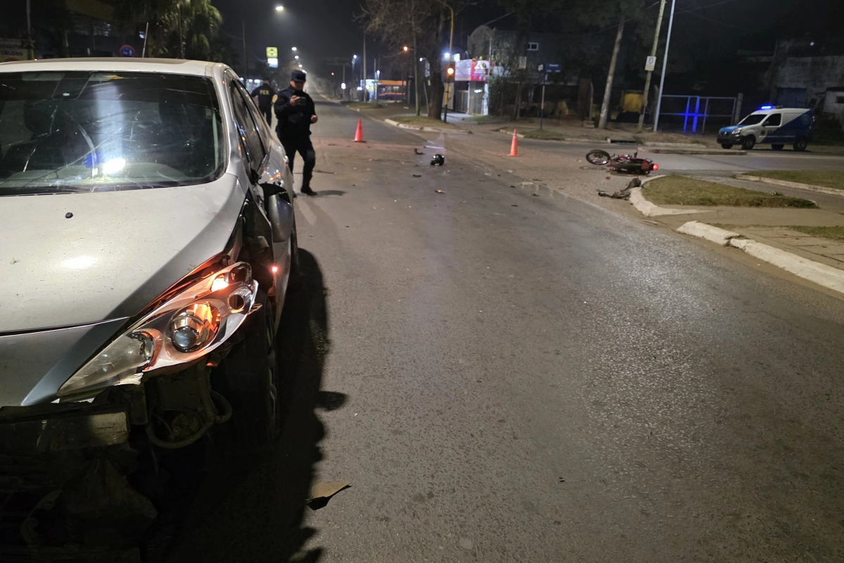 Las ocupantes de la motocicleta debieron ser trasladadas al hospital.