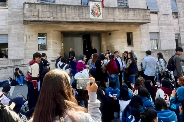 ECU se moviliz&oacute; a la municipalidad y cuestion&oacute; el acompa&ntilde;amiento para la Fiesta del Estudiante