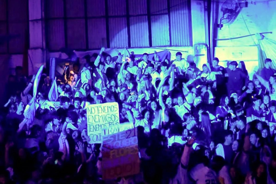 La hinchada de Comercio 2 festejando en el Ferro al conocerce el resultado. (DIARIO RIO URUGUAY)