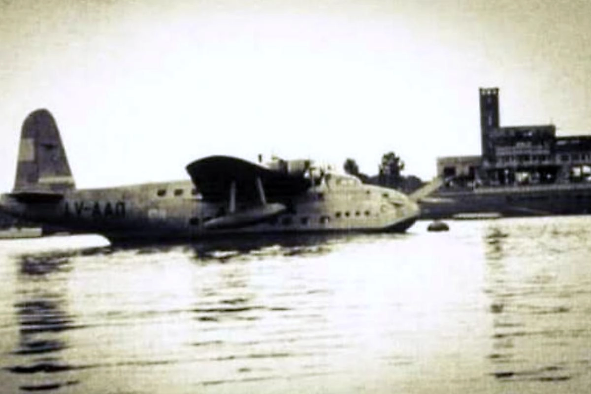 El hist&oacute;rico hidroavi&oacute;n frente al Club Regatas Concordia.