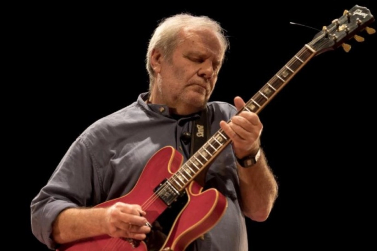 El guitarrista participar&aacute; de un conversatorio.