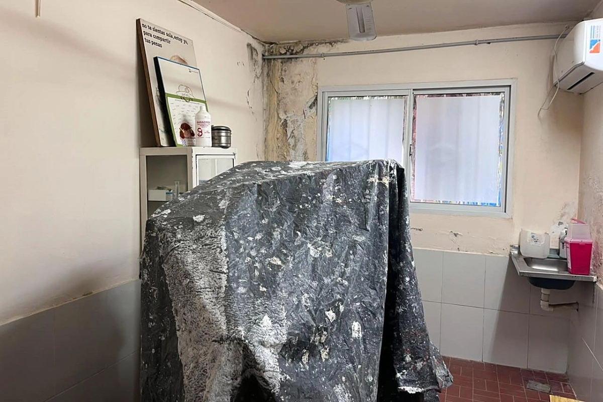 El sill&oacute;n de Odontolog&iacute;a est&aacute; actualmente bajo una cobertura pl&aacute;stica y sin utilizarse.