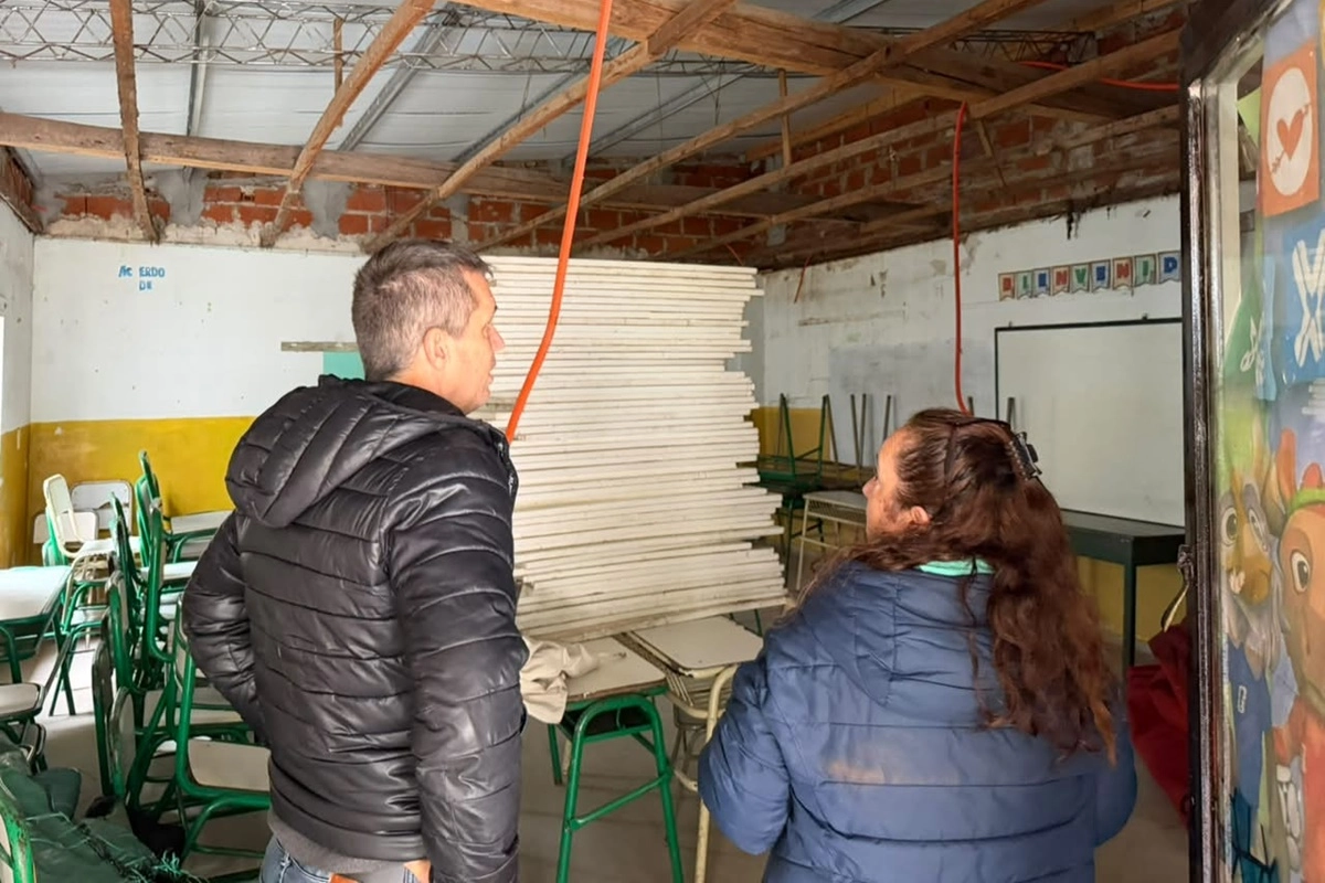 Adem&aacute;s, propuso recuperar el programa &ldquo;Pueblo y Gobierno hacia una Escuela Digna&rdquo;.