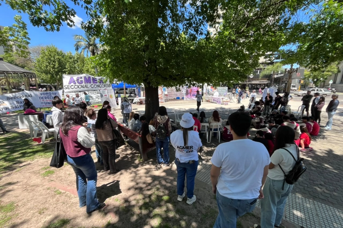 La protesta, en pleno microcentro de Concordia.